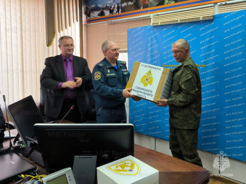 krasnoyarskie veterany pomogli priobresti i napravili kvadrokopter v zonu svo 1708052851365121066 2000x2000