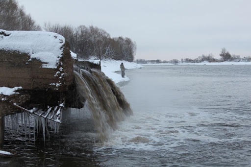 Больница на востоке Красноярского края сливала отходы в реку