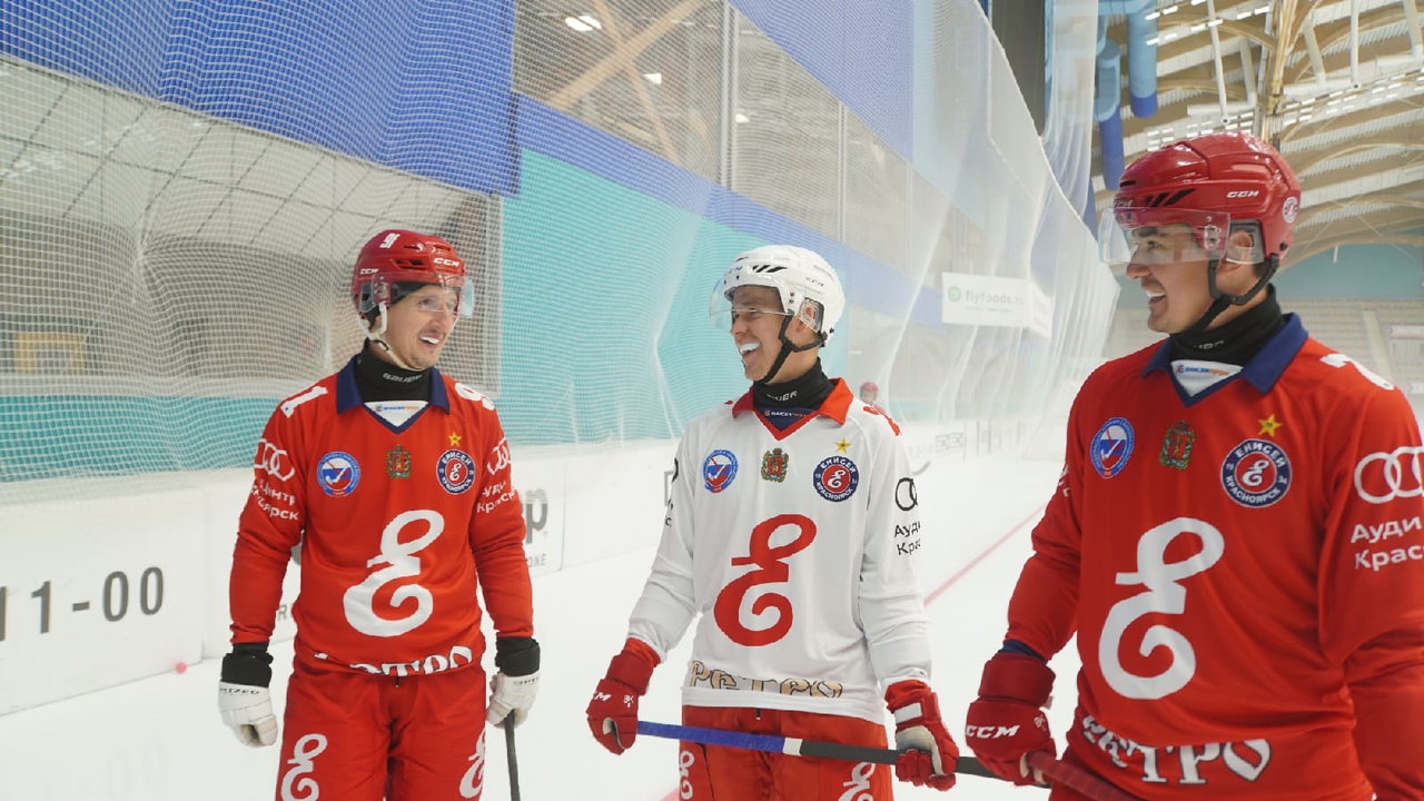 Спортсмены хоккейного клуба «Енисей» получили новую форму