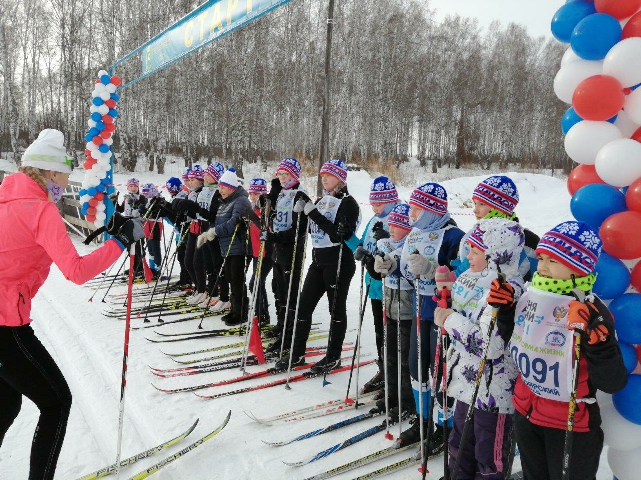 СУЭК помогла в приобретении экипировки для юных лыжников Красноярского края