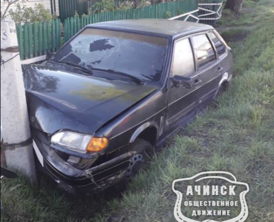 Восьмиклассница из Ачинска угнала автомобиль старшего брата и врезалась в столб