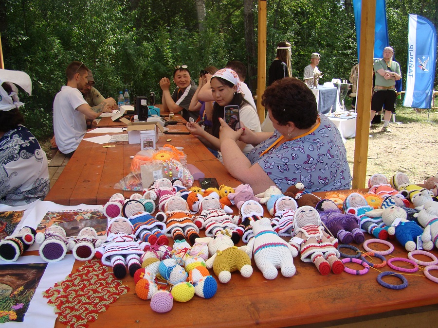 Предприниматели и ремесленники края приняли участие в ярмарке фестиваля «Мир Сибири» за счет господдержки