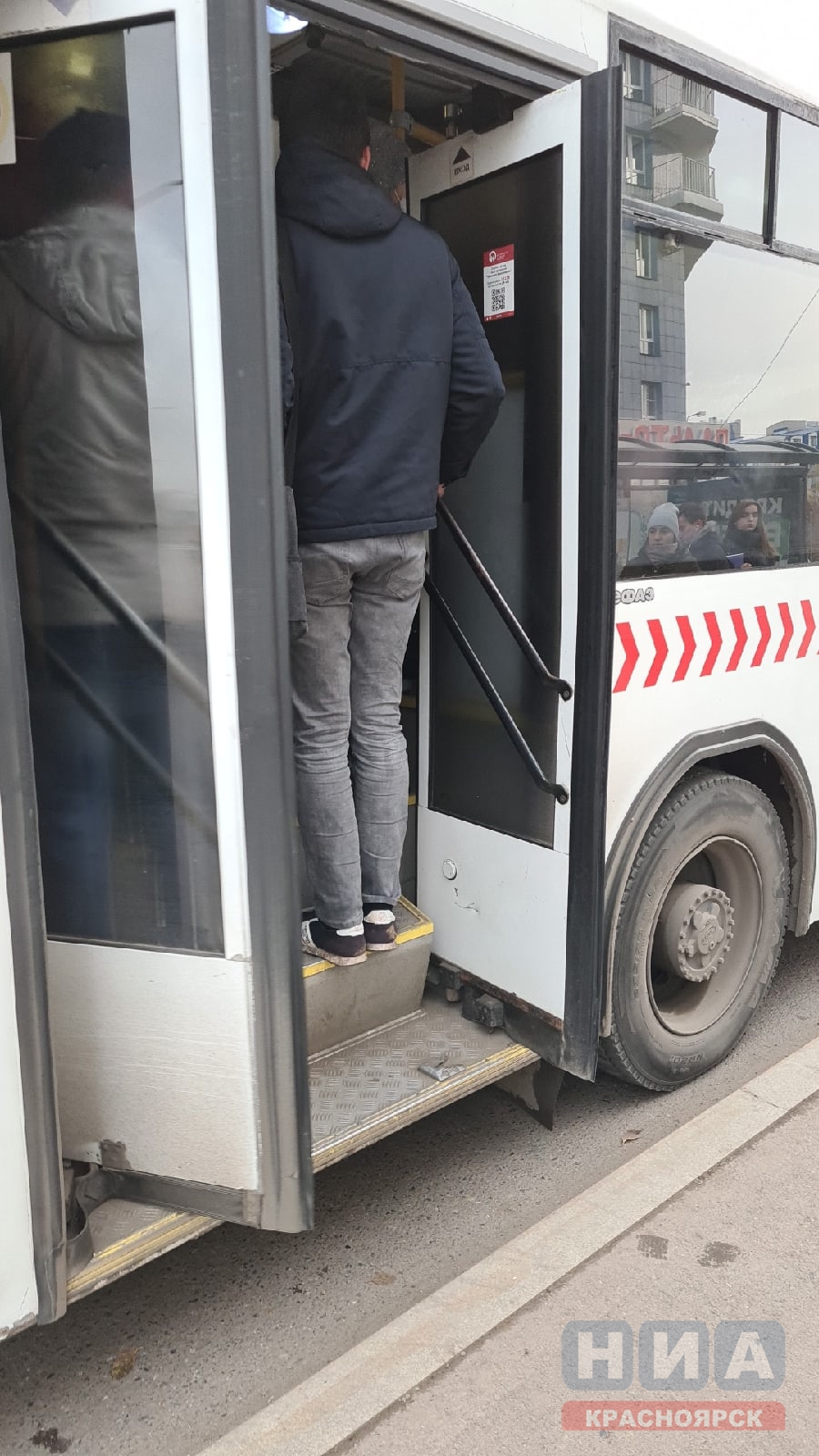 Красноярцы жалуются на переполненные автобусы во время роста заболеваемости COVID-19