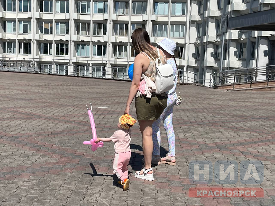 В России предлагают выплачивать по 200 тысяч рублей женщинам, родившим до 25 лет