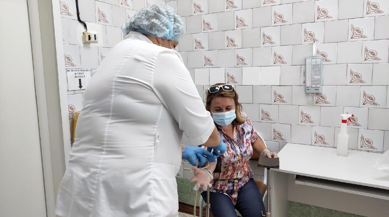 В Красноярском крае заболеваемость коронавирусом все еще высока: 145 новых случаев