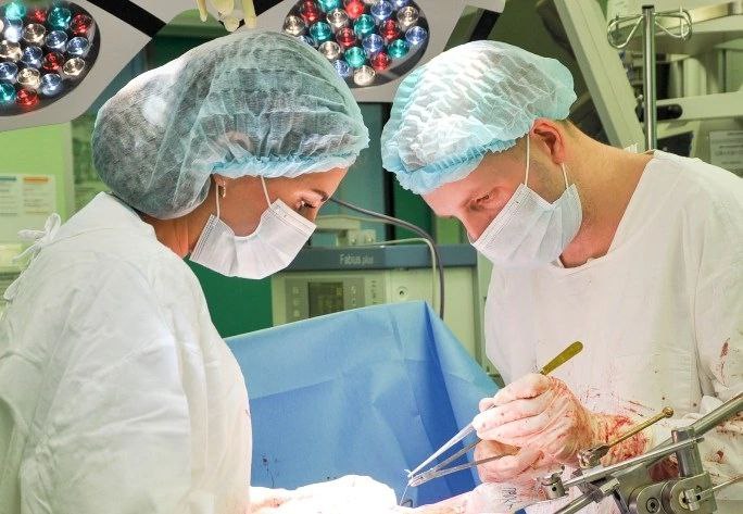 Красноярские хирурги спасли пожилого пациента, используя для пластики его же аппендикс