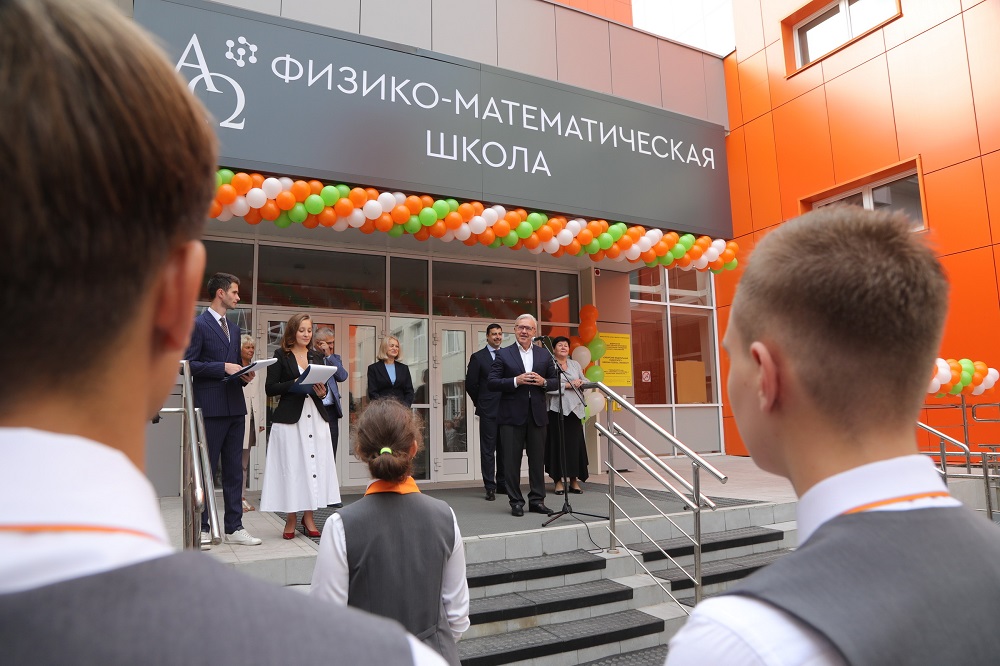 Губернатор принял участие в открытии физико-математической школы-интернат СФУ