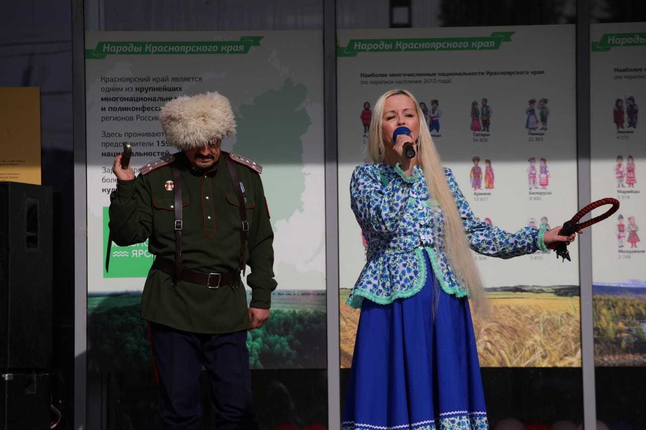 В Доме дружбы народов Красноярского края голосуют представители национальных автономий и диаспор