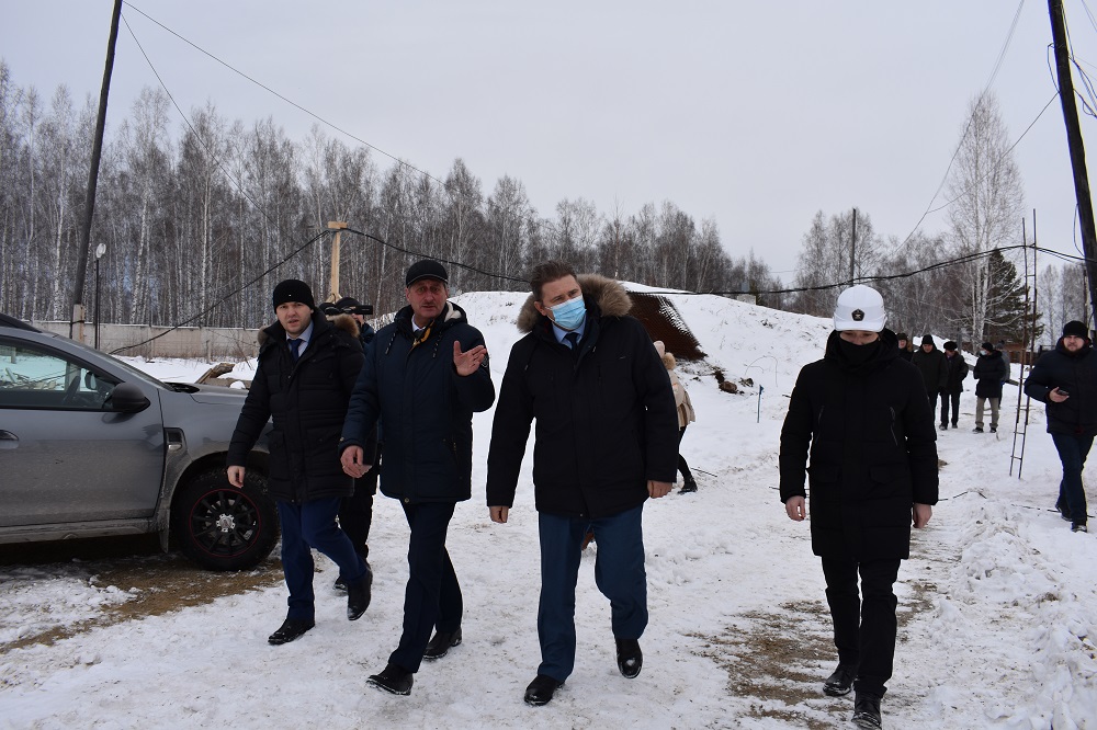 Погода в бородине красноярский край. Министр строительства Красноярского края. Глава г. Енисейска Красноярский край. Ганчуков Министерство строительства Красноярского края. Вести Красноярск 2011.