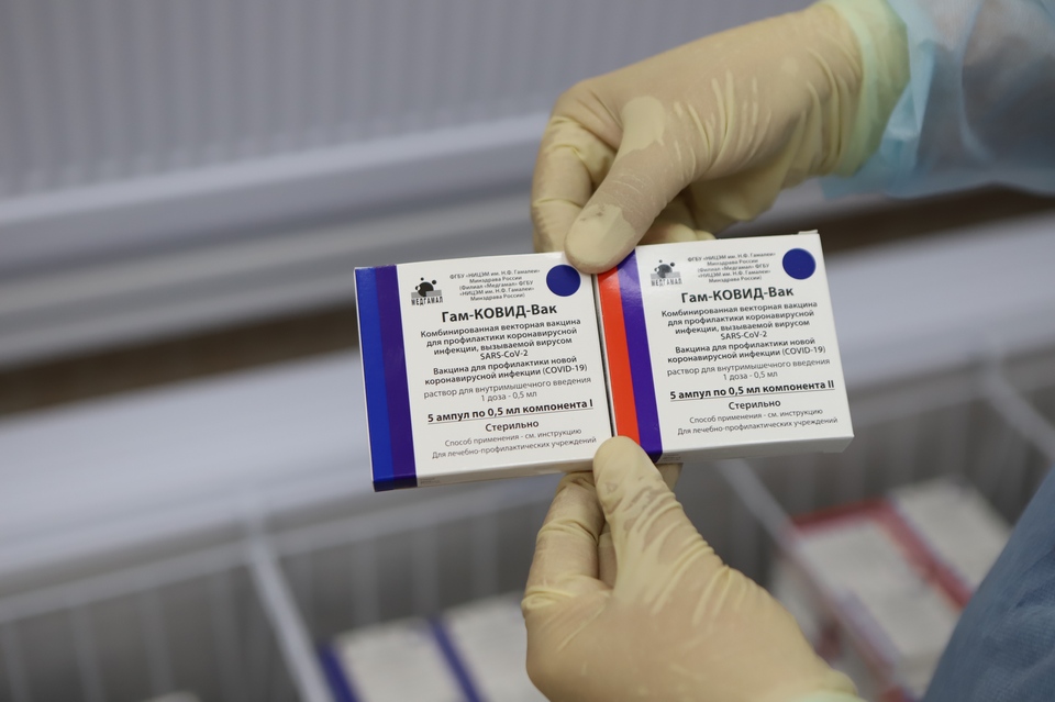 Вакцинация вторым компонентом препарата от COVID-19 началась в прививочном пункте вокзала станции Красноярск