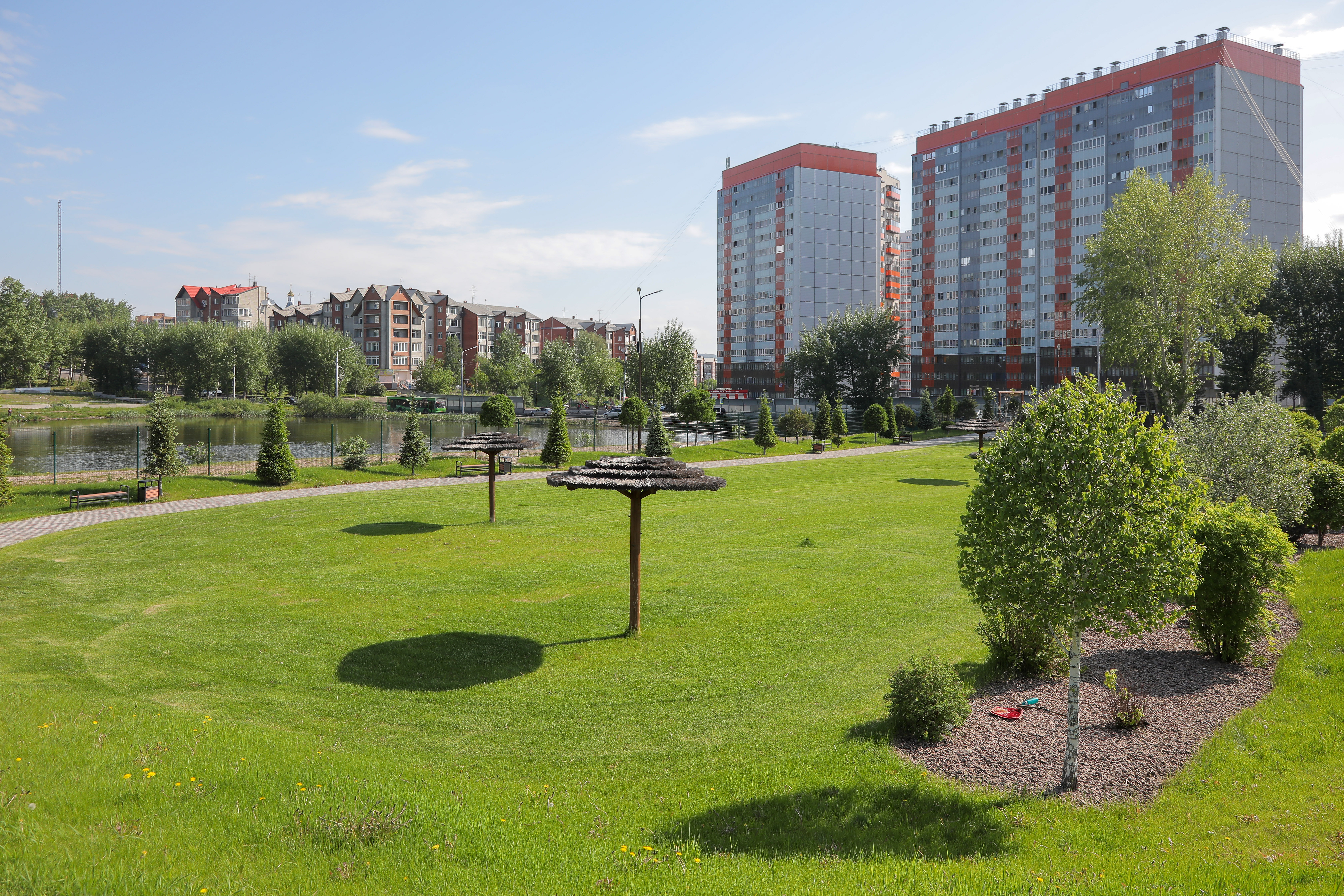 Благоустроенный город 1. Парковая зона. Парк на Вильского. Благоустроенный город в Беларуси. Озеро парк прищепка Красноярск.