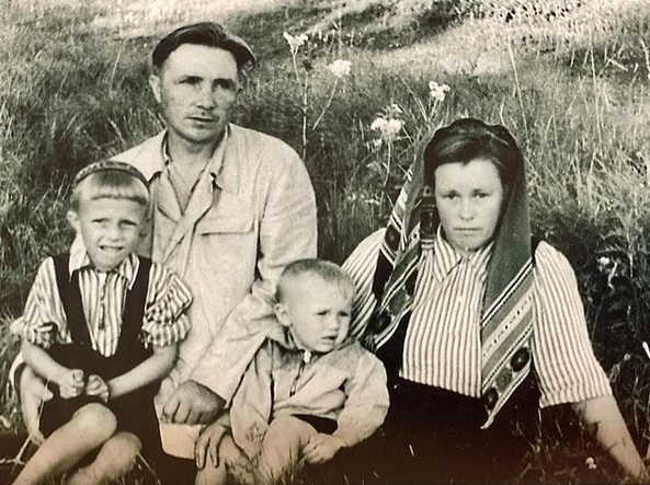 Александр Усс поделился первой семейной фотографией
