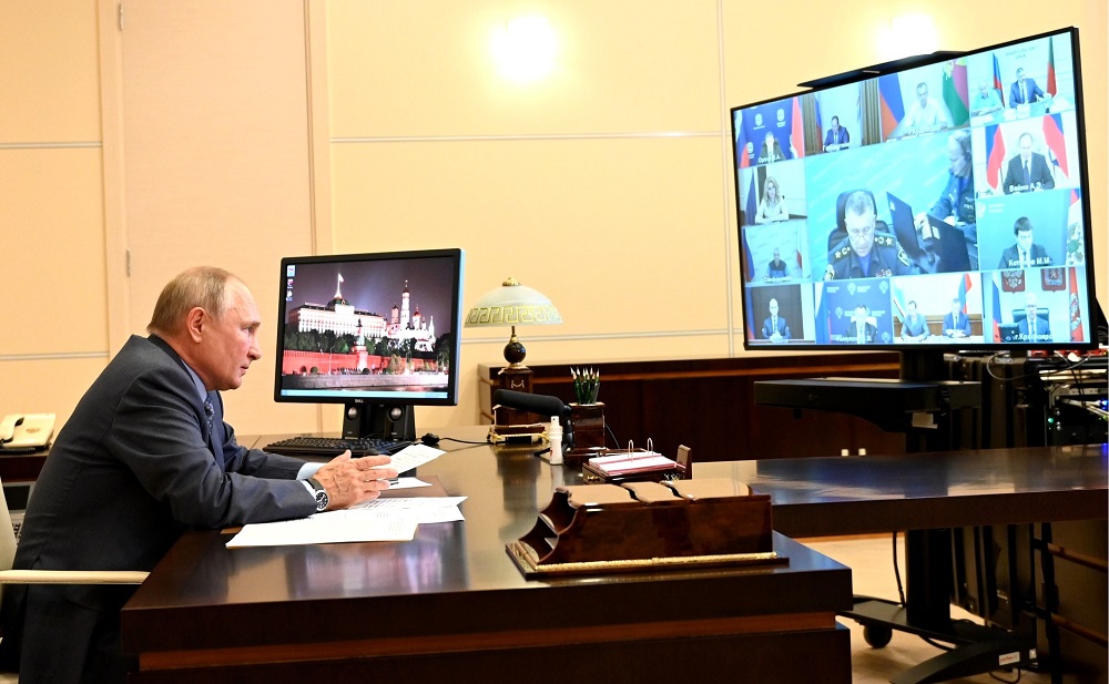 Александр Усс сообщил президенту, что Красноярский край готов оказать помощь Якутии в борьбе с пожарами