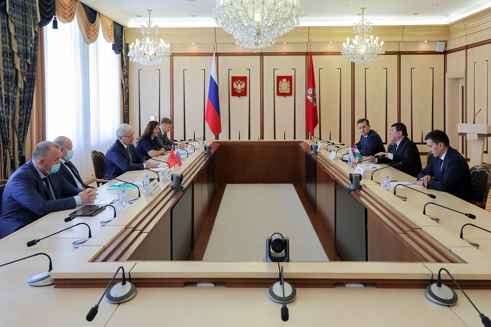 Губернатор провел рабочую встречу с представителями делегации Узбекистана