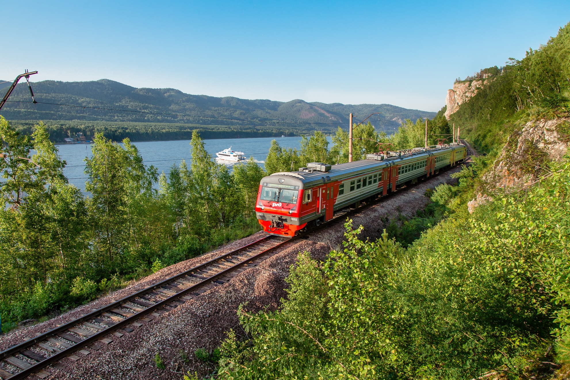 Крас жд. Красноярск Красноярская железная дорога. Электричка Красноярск Дивногорск. РЖД Красноярская железная дорога. Красноярская железная дорога электропоезда.