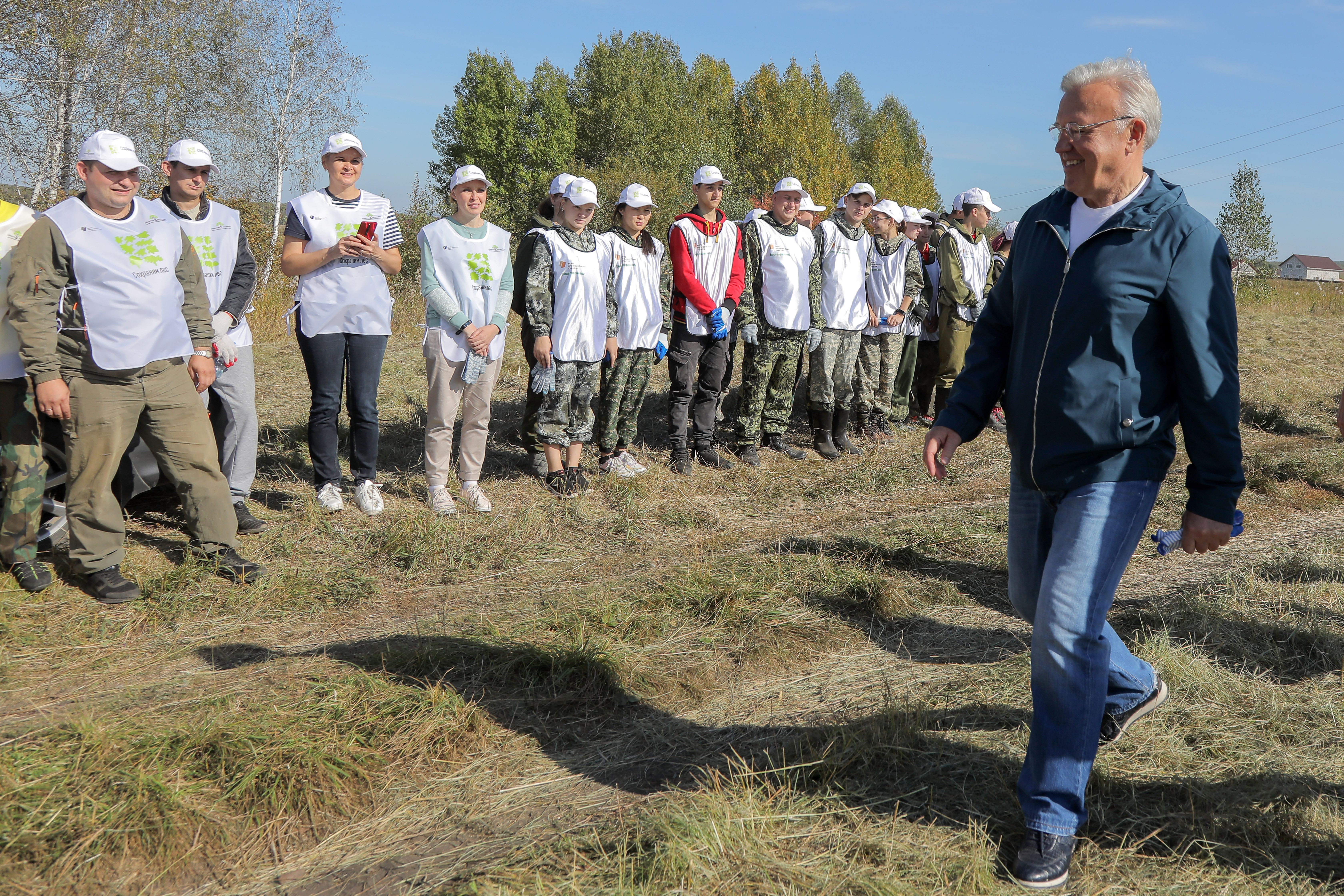 Александр Усс высадил деревья в рамках акции «Сохраним лес»
