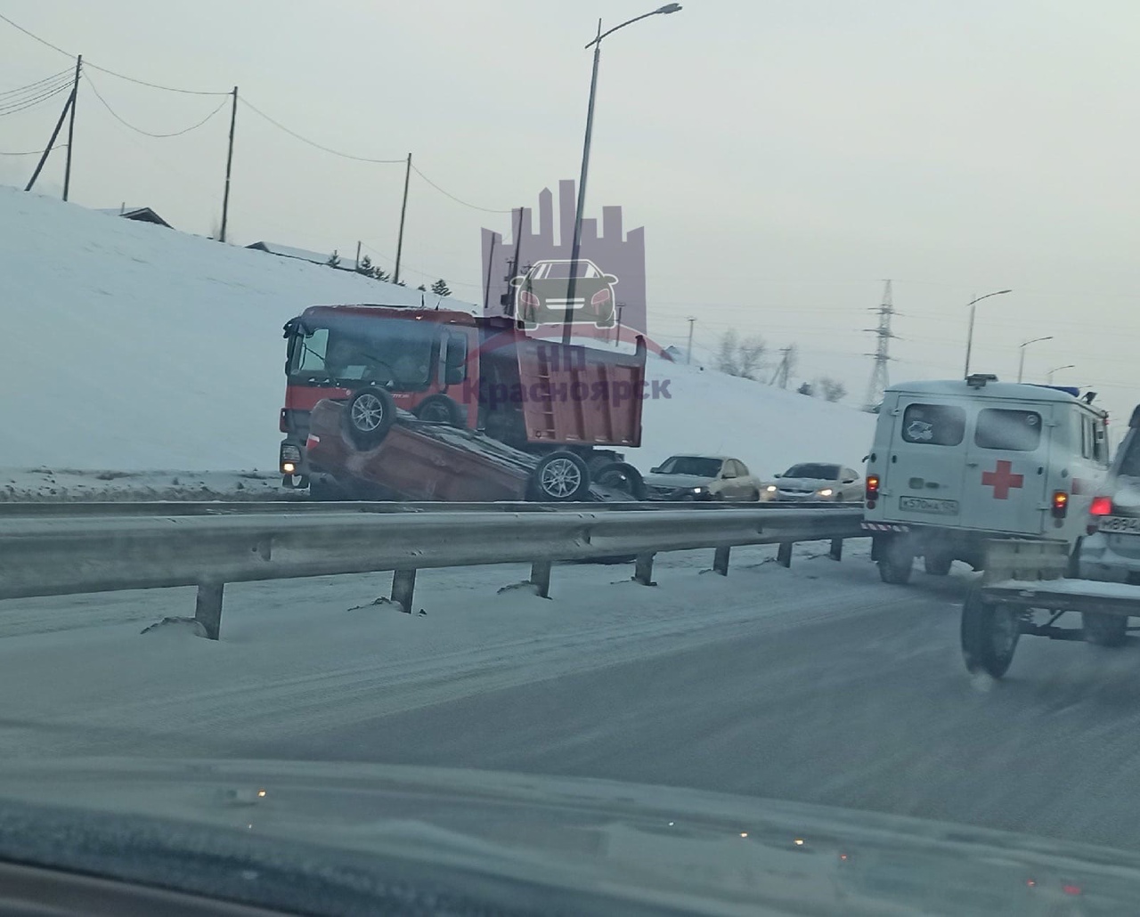 В Красноярске на Северном шоссе произошли две аварии, есть пострадавшие