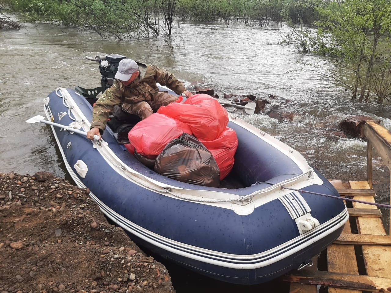 В Красноярском крае из-за паводков от дорожного сообщения отрезаны жители 14-ти поселков