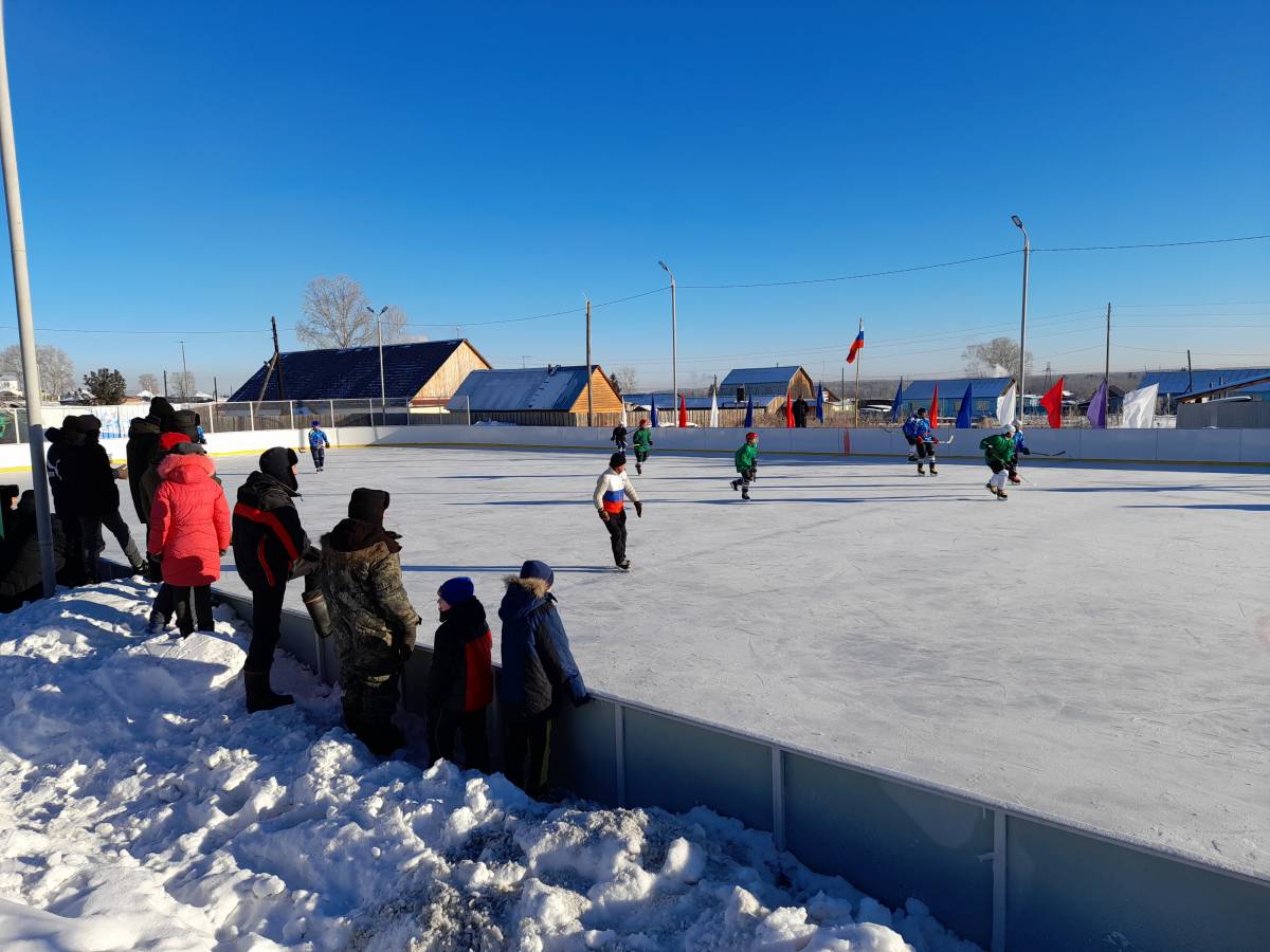 В рамках партпроекта «Единой России» в селе Стойба появилась новая хоккейная площадка