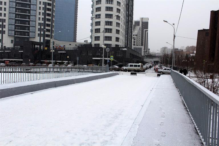 В Красноярске обновили четыре пешеходных моста