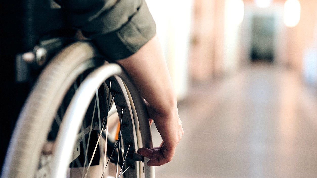 В Госдуму внесли законопроект о запрете высаживать инвалидов из общественного транспорта