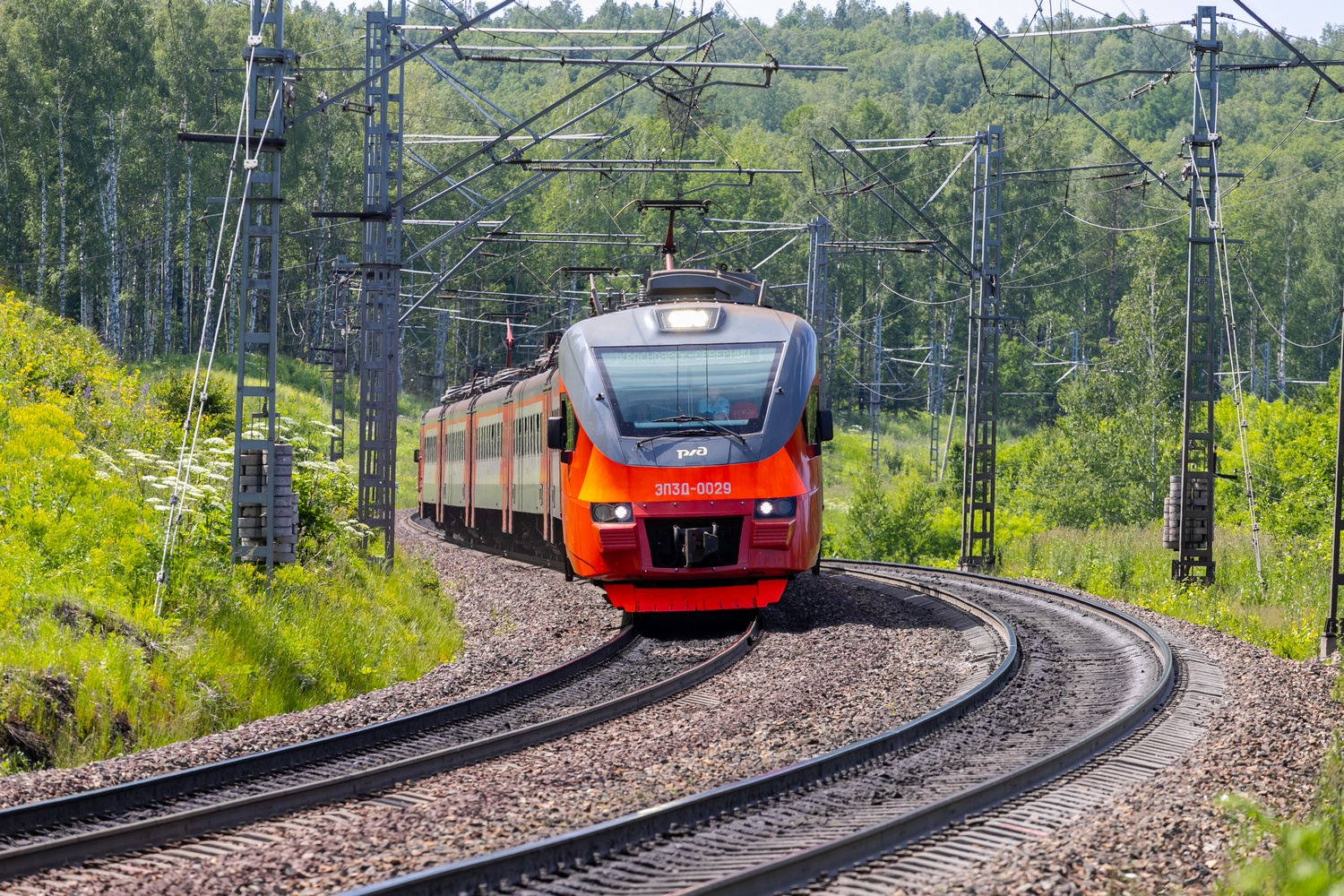 Время отправления некоторых пригородных поездов Красноярской железной дороги изменится с 31 мая