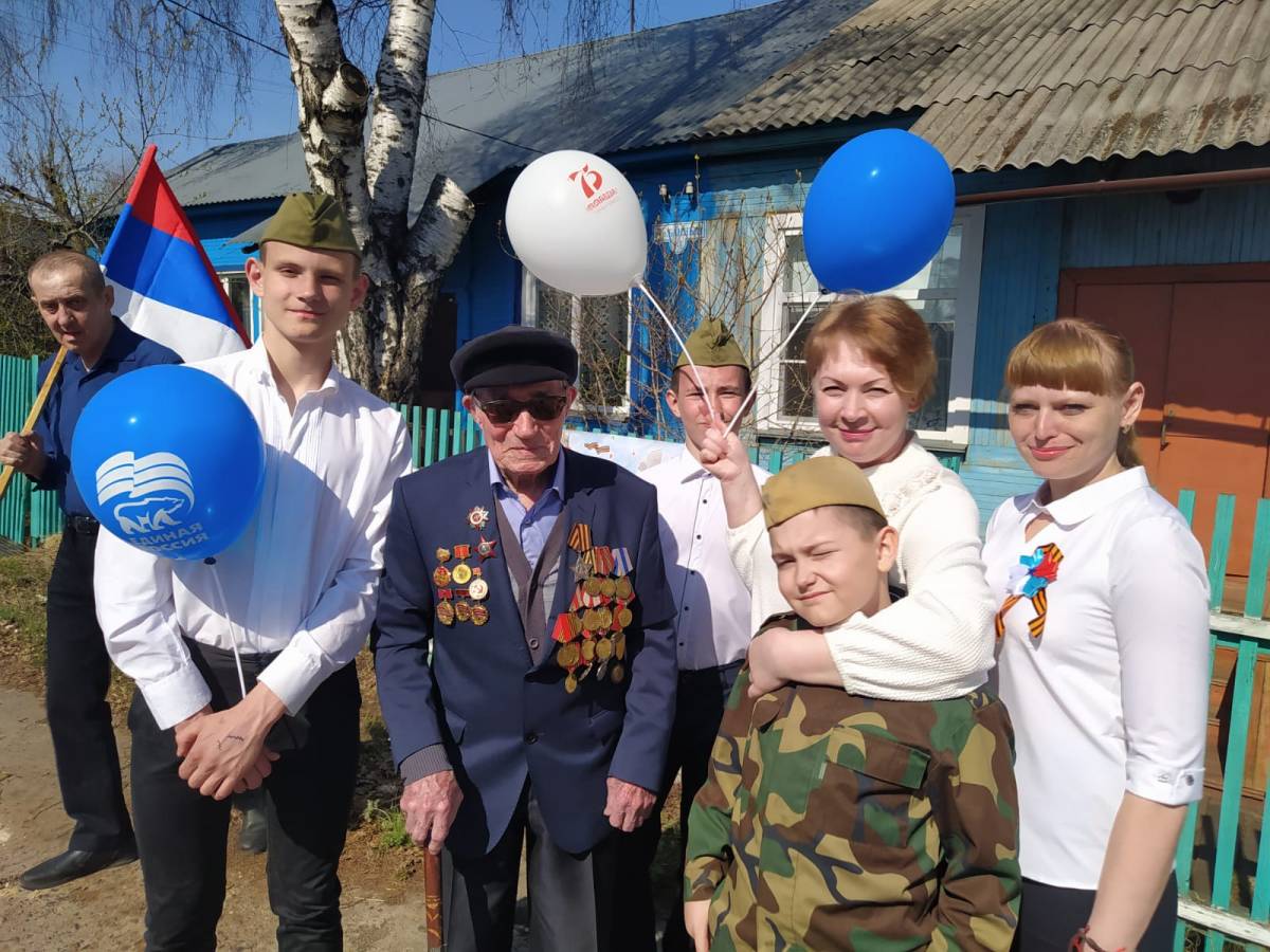 В рамках празднования Дня Победы партийцы в территориях края провели субботники и поздравили ветеранов