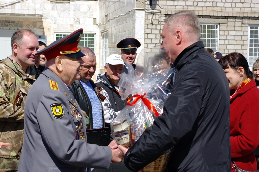 В преддверии Дня Победы ветеранами и сотрудниками транспортной полиции Красноярска заложена Аллея Славы