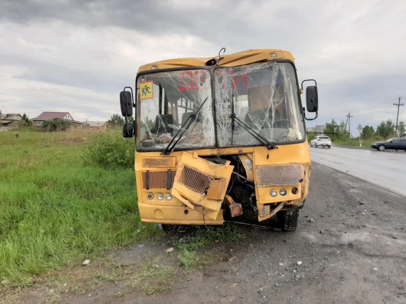В Ачинске произошло ДТП со школьным автобусом