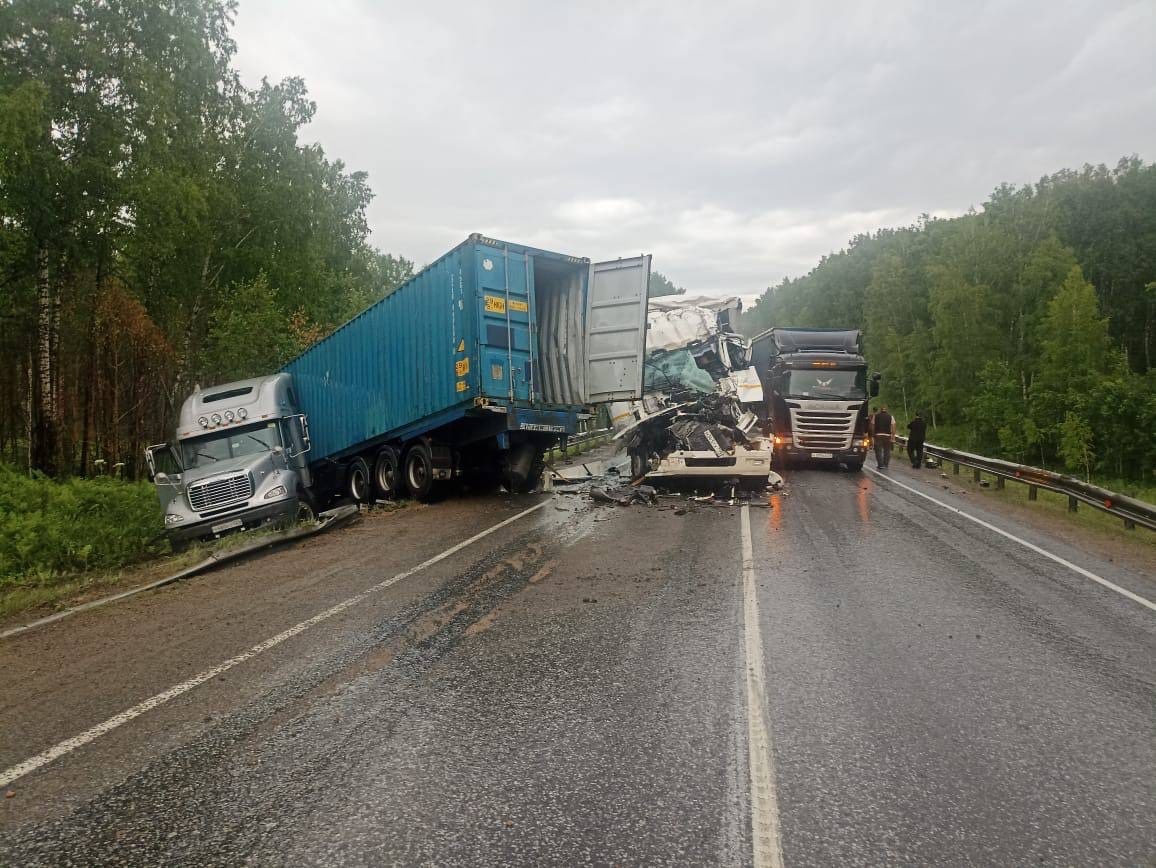 В аварии с грузовиками в Уярском районе погиб один человек | 22.06.2022 |  Красноярск - БезФормата