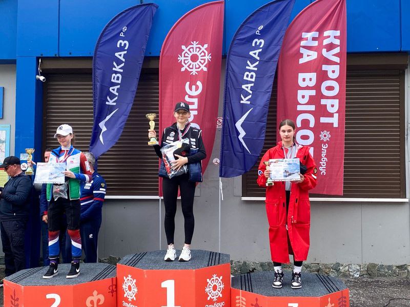 Красноярская горнолыжница завоевала две золотых медали на соревнованиях на Эльбрусе