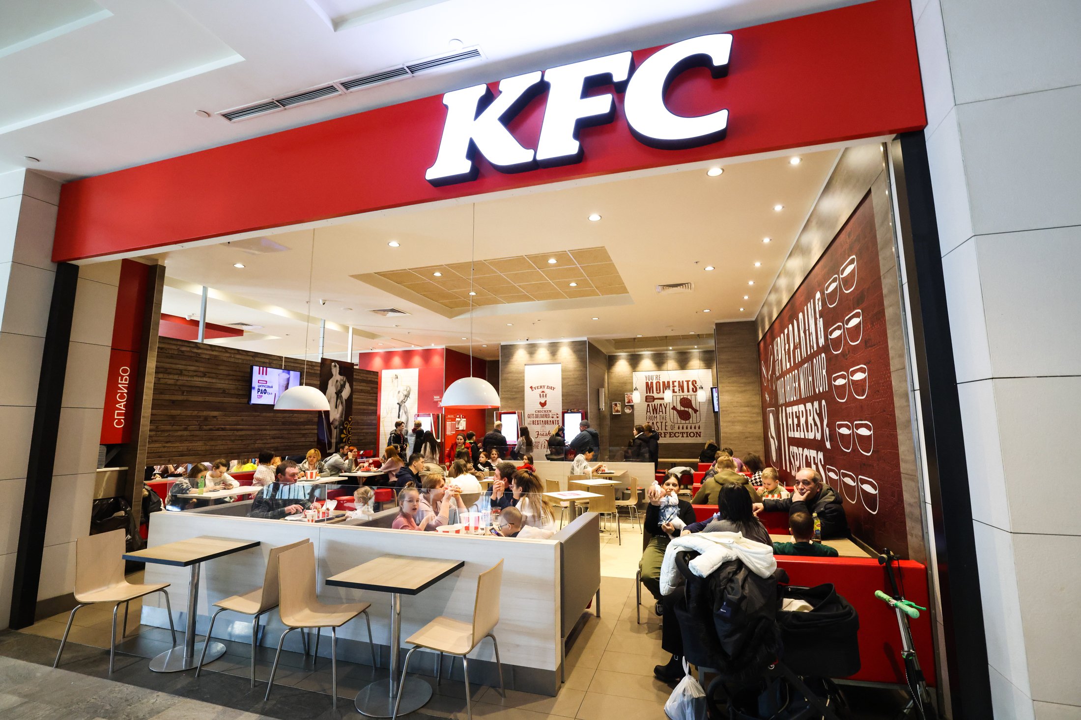 Yum brands. КФС Yum brands. Рестораны КФС США. KFC В Америке. КФС кафе.