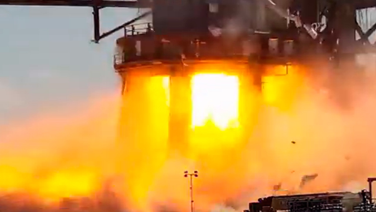 Неожиданный взрыв на испытаниях ракеты Илона Маска