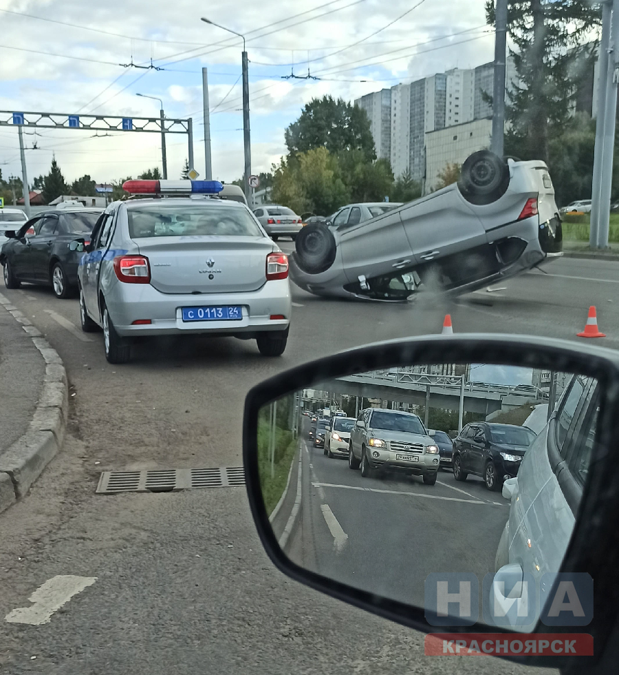 На Копылова перевернулась машина, водитель которой пытался проскочить на  красный | 24.08.2022 | Красноярск - БезФормата