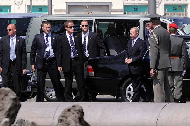 Путин у машины