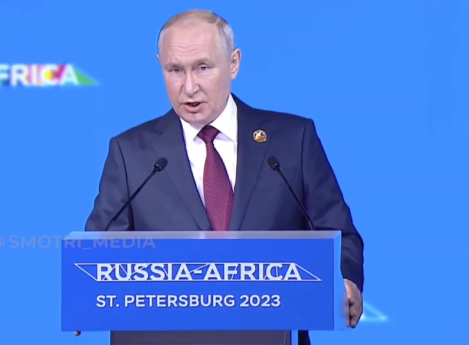 Владимир Путин выступает на форуме Россия-Африка