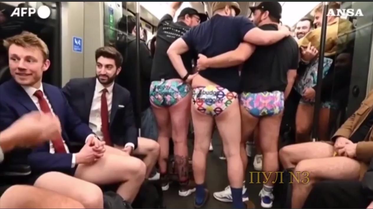 Голая в метро секс - фото порно devkis
