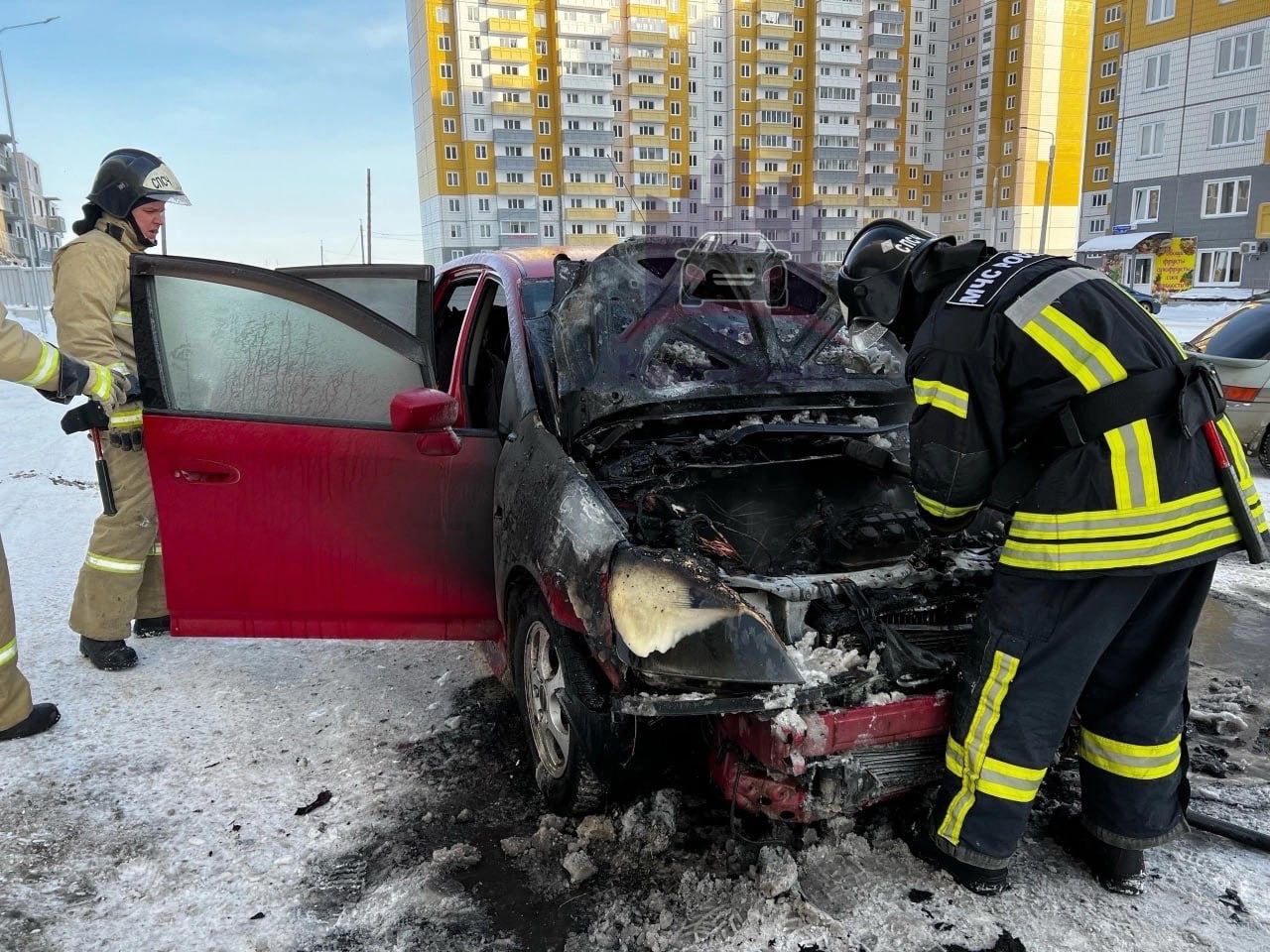 В Солнечном сгорела иномарка