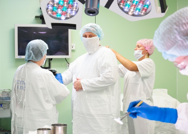 Огромную злокачественную опухоль вырезали красноярские хирурги у 20-летней девушки