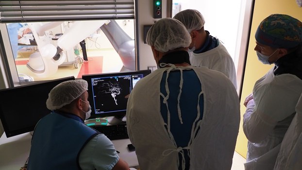 Нейрохирурги Красноярска освоили «столичную» технологию лечения гигантских аневризм