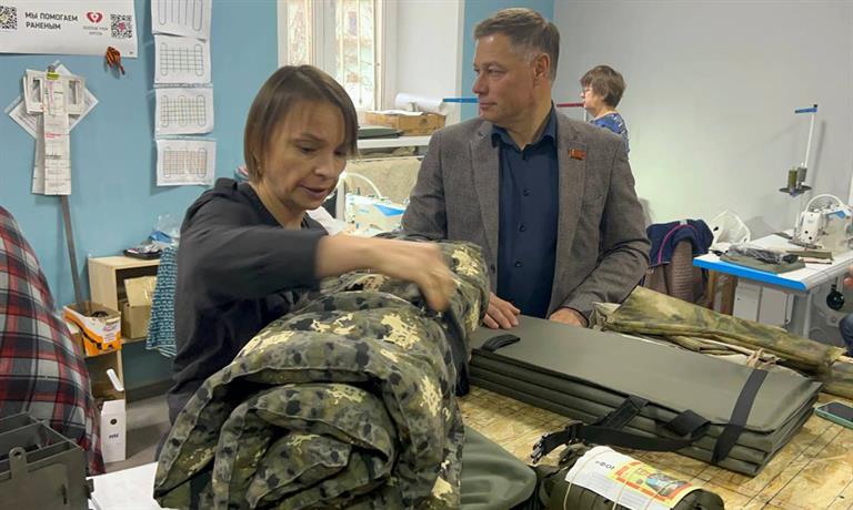 Одежда, аптечки и свечи: волонтеры Свердловского района подготовили сотни предметов первой необходимости для отправки в зону СВО