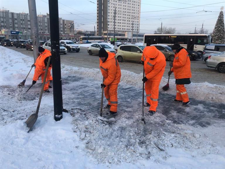 Более 1700 КамАЗов снега вывезли с красноярских дорог