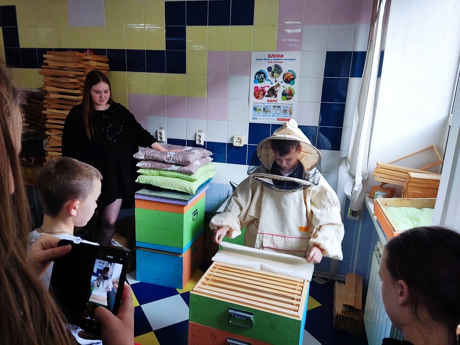 Новый уникальный проект Красноярского аграрного техникума по экологическому мониторингу городской среды с помощью пчел
