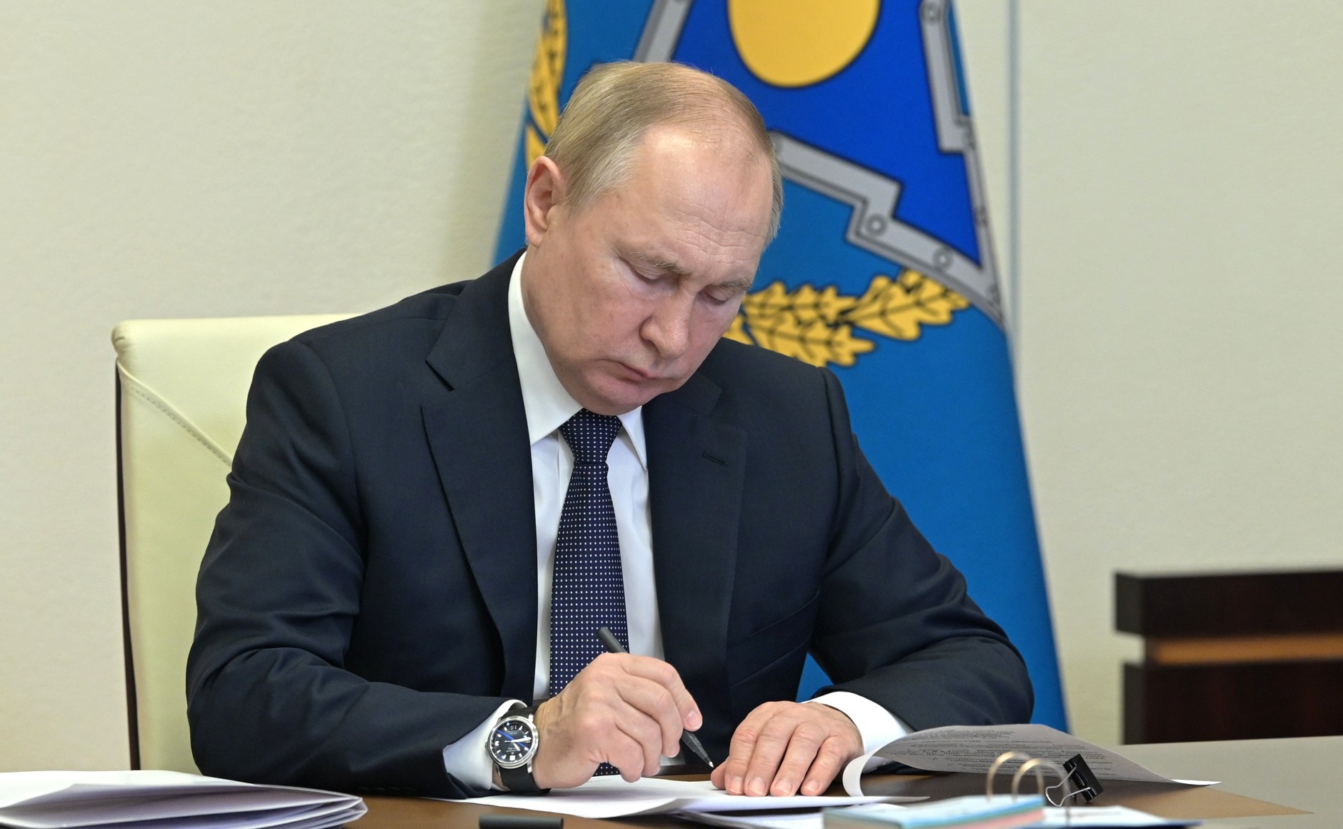 Россия приостановила участие в Договоре по сокращению СНВ