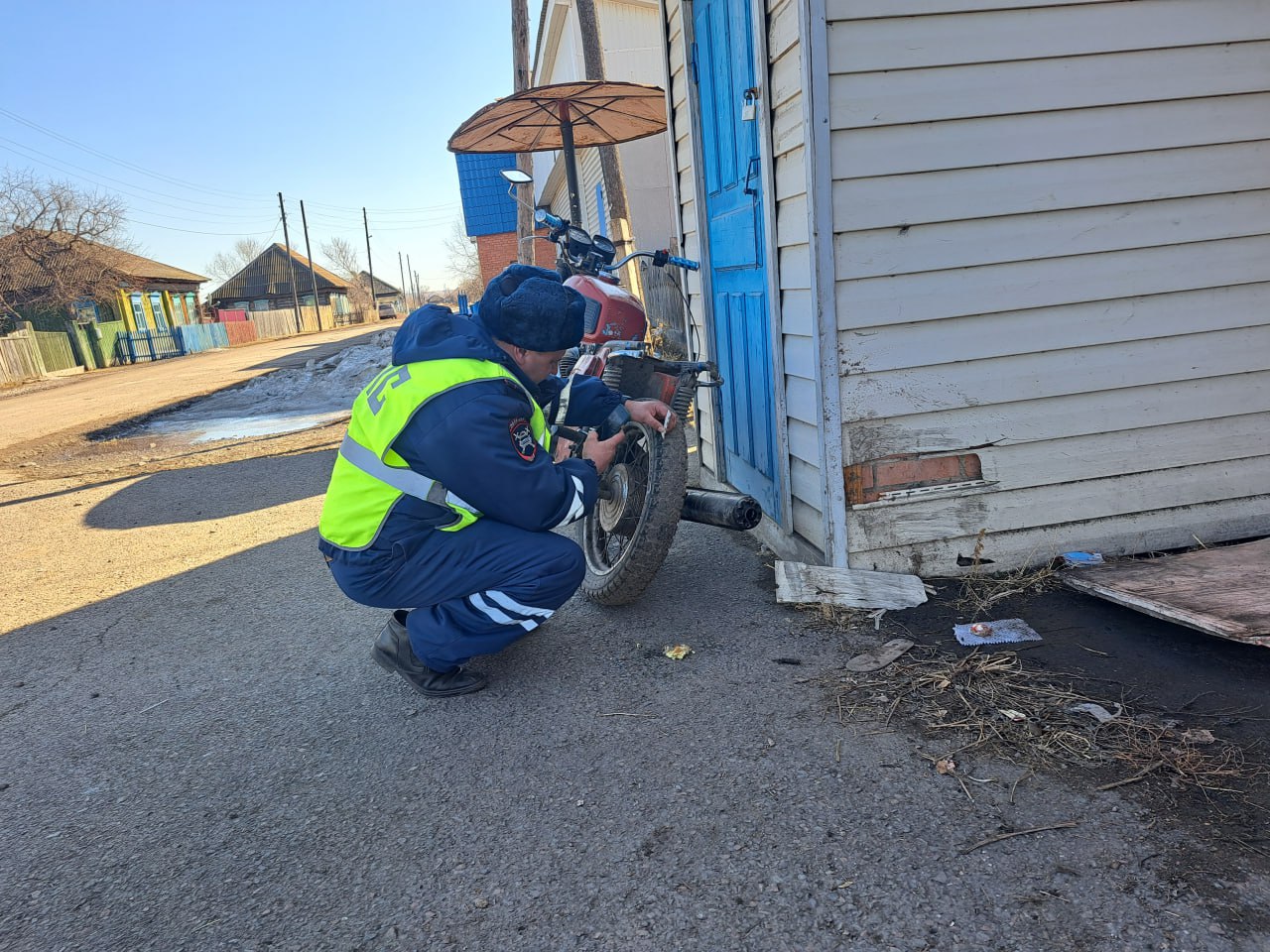 В Курагинском районе подросток врезался на мотоцикле в здание