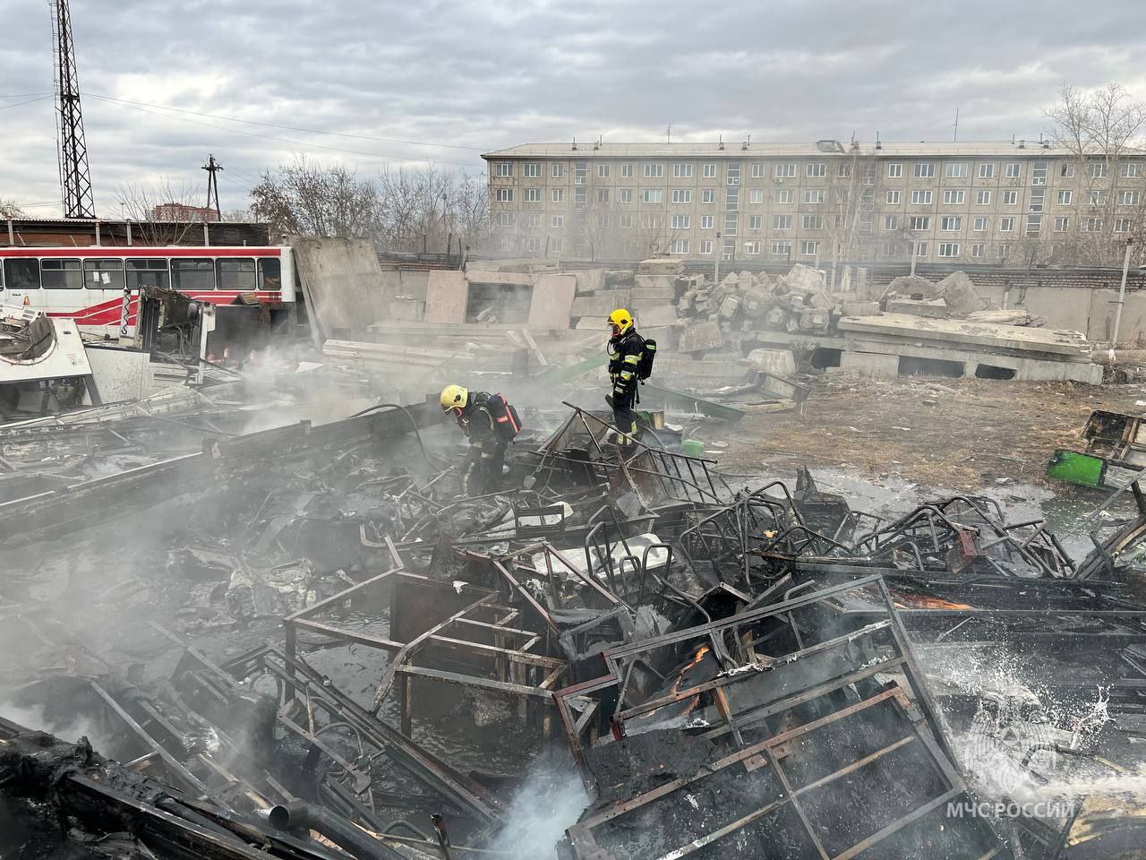 На правобережье Красноярска сгорели автобусы