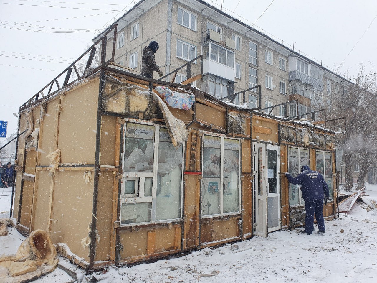 Более десятка павильонов на правобережье Красноярска снесли