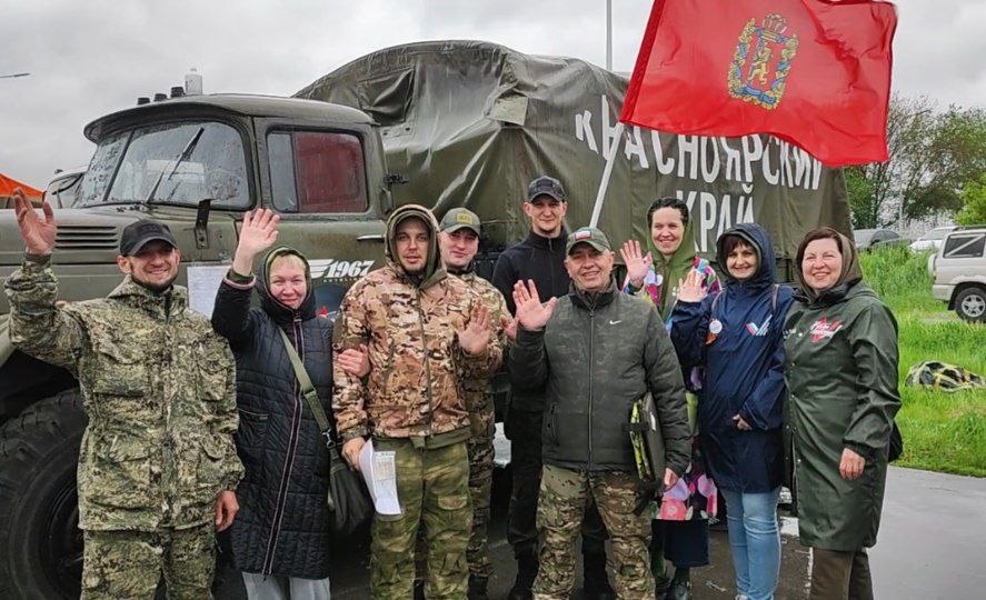 8 автомобилей получили военнослужащие из Красноярского края для работы на передовой