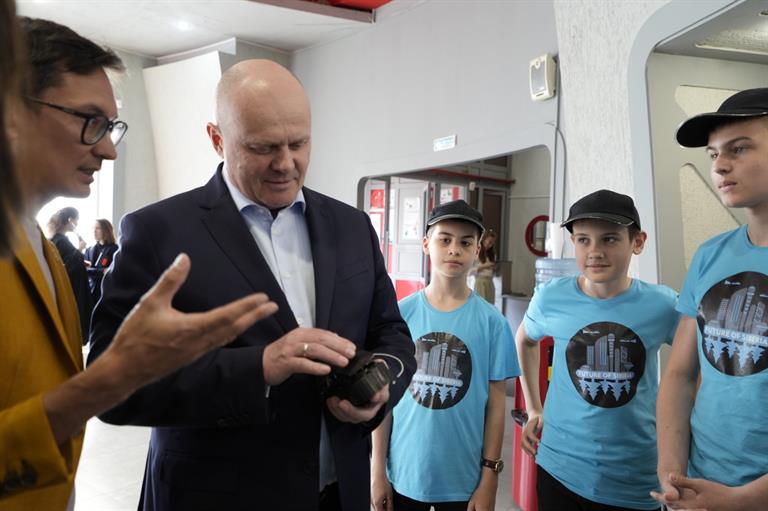 Школьники из Красноярска создали самозаряжающуюся компьютерную мышь
