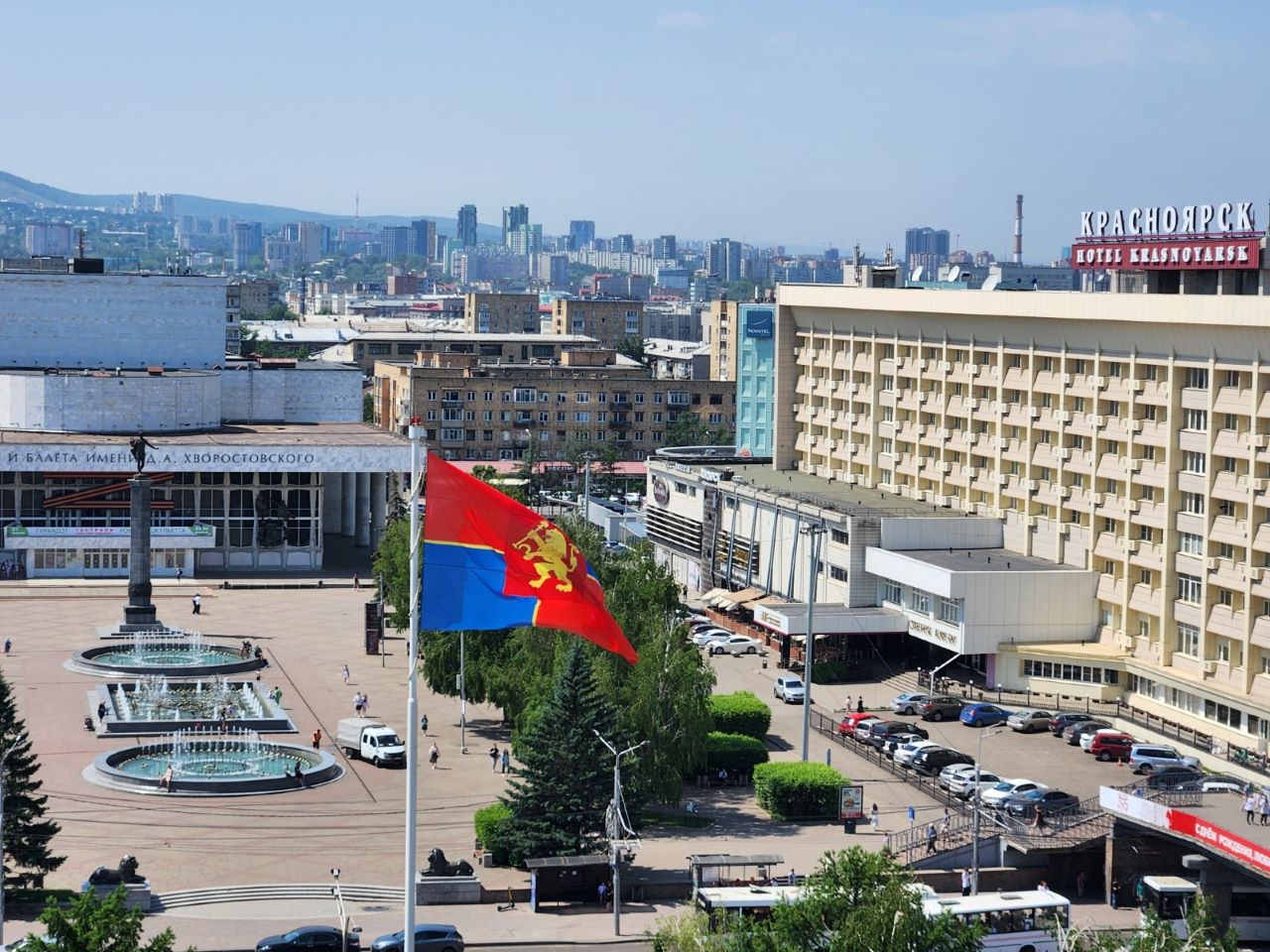 «Мы гордимся своей историей»: в честь Дня города поднят флаг Красноярска
